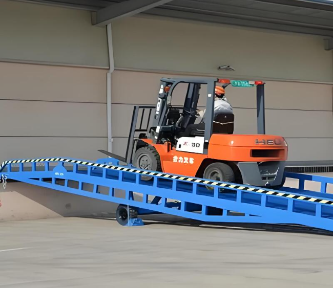 青松路街道移动式卸货平台（叉车用）